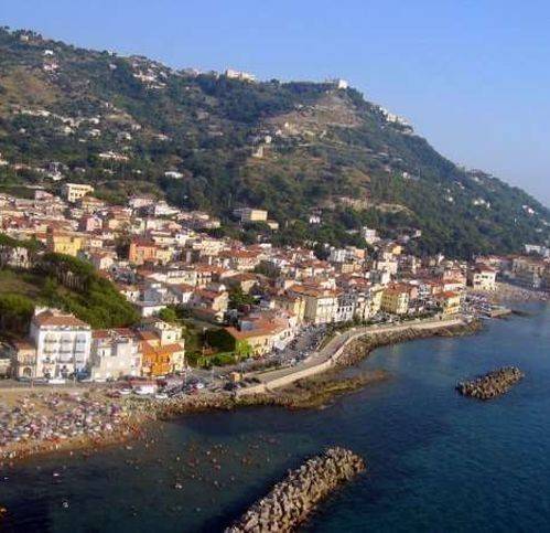 negozio in vendita a Castellabate in zona Santa Maria