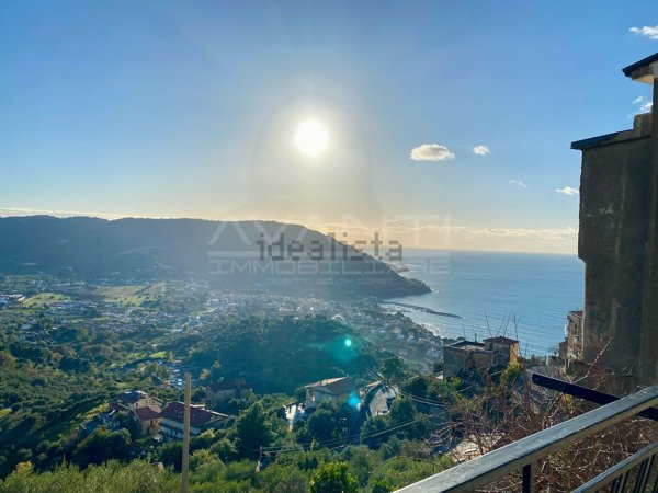 appartamento in vendita a Castellabate in zona Licosa