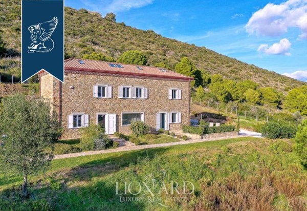 casa indipendente in vendita a Castellabate in zona Ogliastro Marina