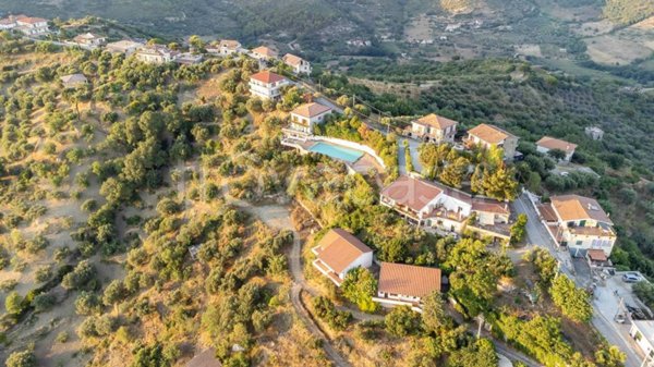 casa indipendente in vendita a Castellabate in zona Santa Maria