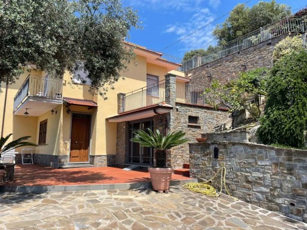 casa indipendente in vendita a Castellabate in zona Santa Maria