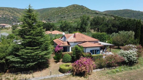 casa indipendente in vendita a Castellabate in zona Santa Maria