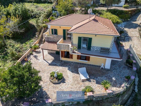 casa indipendente in vendita a Castellabate in zona Santa Maria