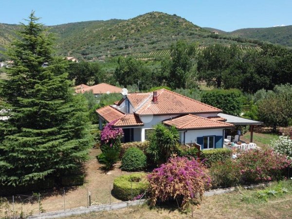 casa indipendente in vendita a Castellabate in zona Santa Maria