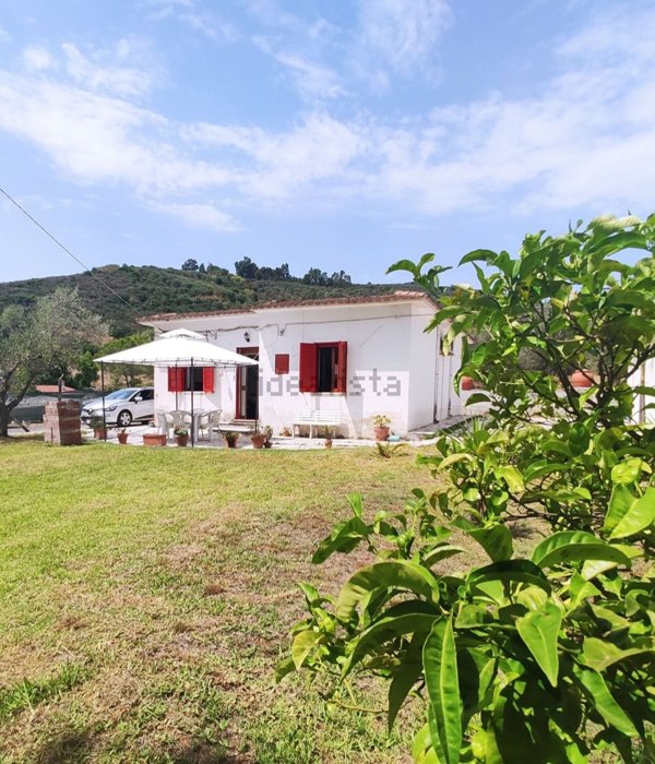 casa indipendente in vendita a Castellabate in zona Ogliastro Marina