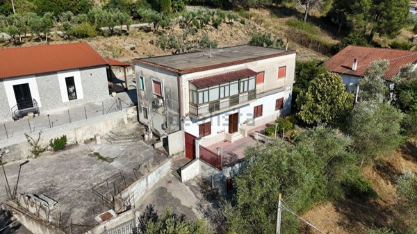 casa indipendente in vendita a Castellabate in zona Ogliastro Marina