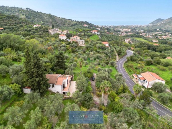 casa indipendente in vendita a Castellabate in zona Santa Maria
