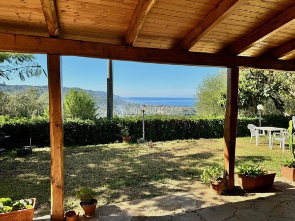 casa indipendente in vendita a Castellabate in zona Alano