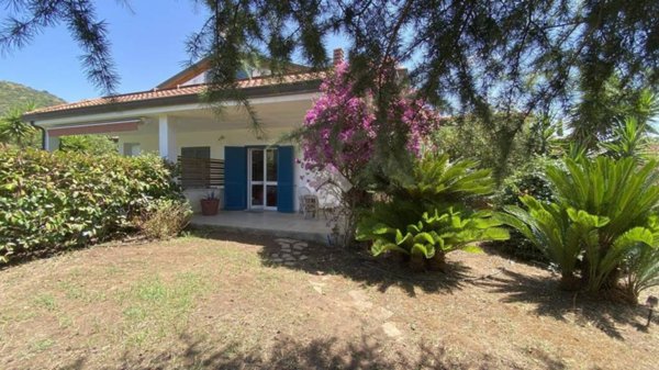 casa indipendente in vendita a Castellabate in zona Santa Maria