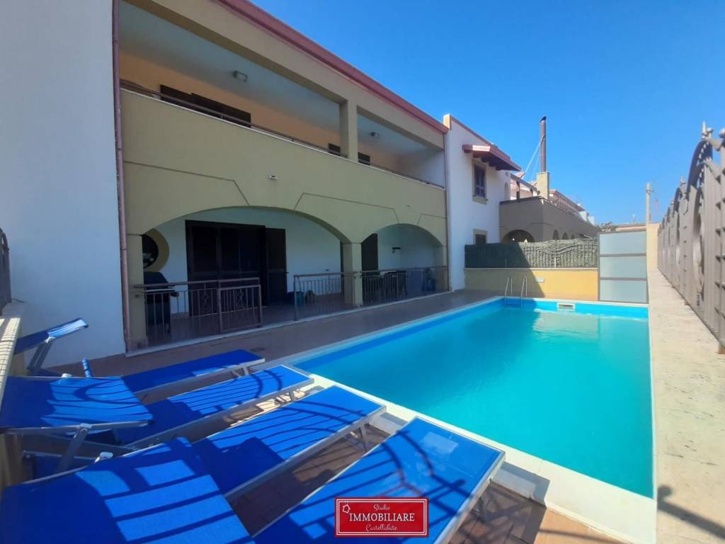 casa indipendente in vendita a Castellabate in zona Santa Maria