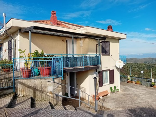 casa indipendente in vendita a Castellabate in zona Santa Maria