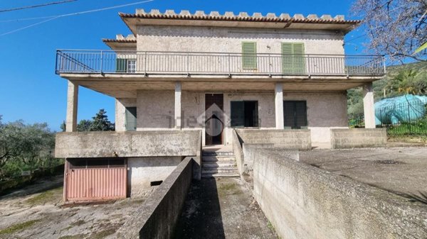 casa indipendente in vendita a Castellabate in zona Santa Maria