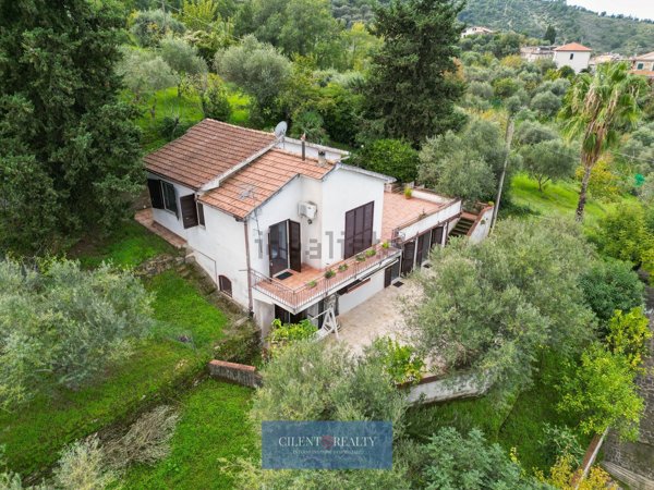 casa indipendente in vendita a Castellabate in zona Santa Maria