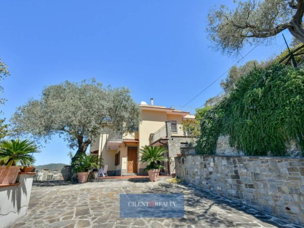 casa indipendente in vendita a Castellabate in zona Santa Maria