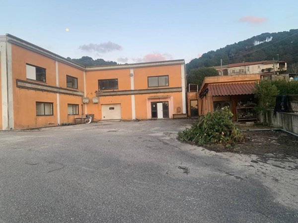 locale commerciale in vendita a Castellabate in zona San Marco