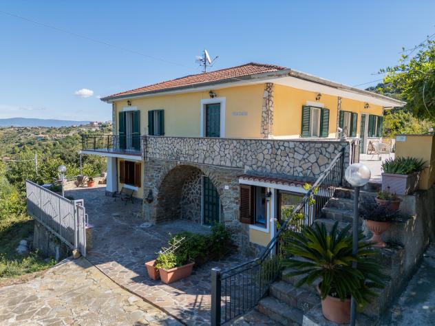 casa indipendente in vendita a Castellabate in zona Santa Maria