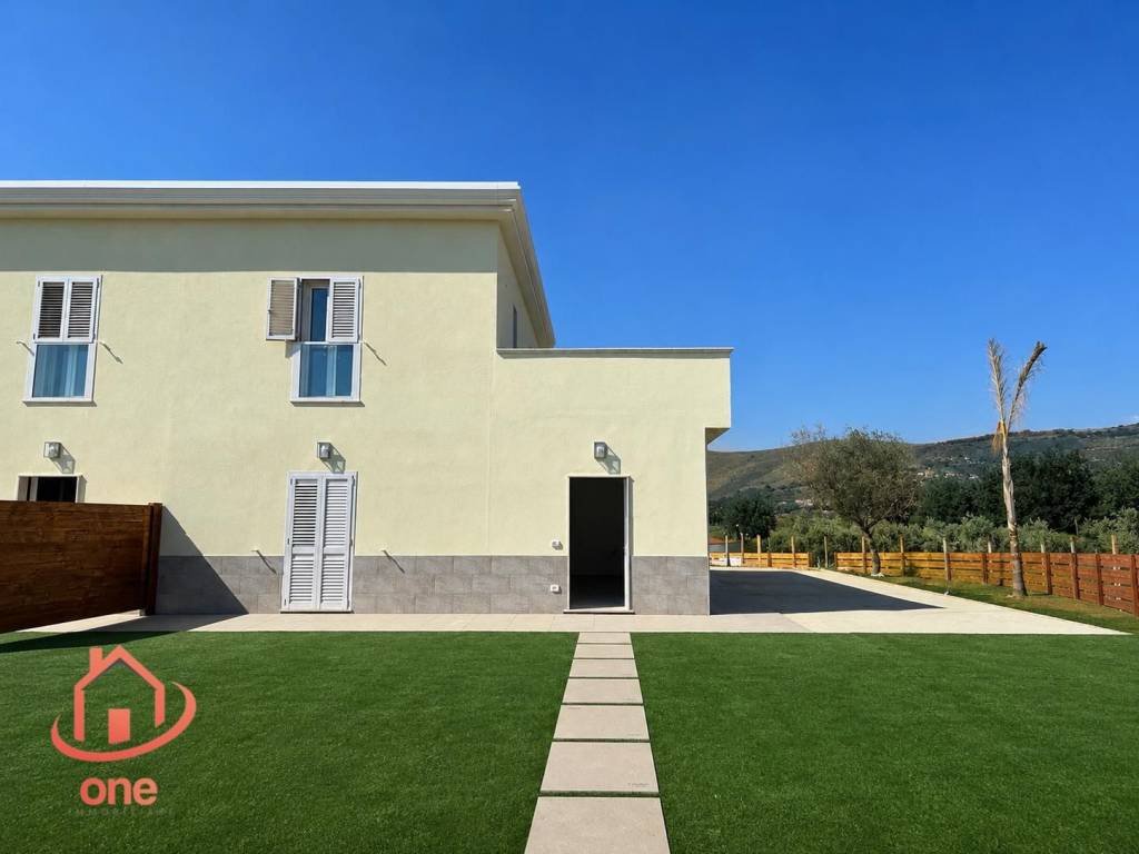 casa indipendente in vendita a Castellabate in zona Santa Maria