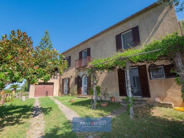 casa indipendente in vendita a Castellabate in zona Santa Maria
