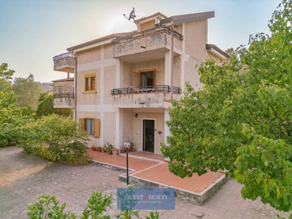 appartamento in vendita a Castellabate in zona Ogliastro Marina
