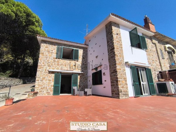 casa indipendente in vendita a Castellabate in zona Ogliastro Marina