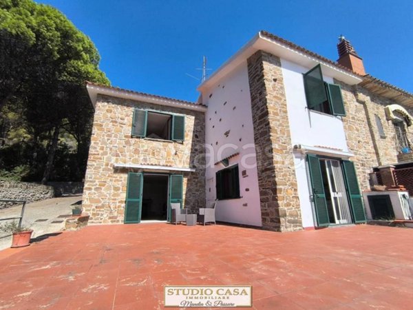 casa indipendente in vendita a Castellabate in zona Ogliastro Marina