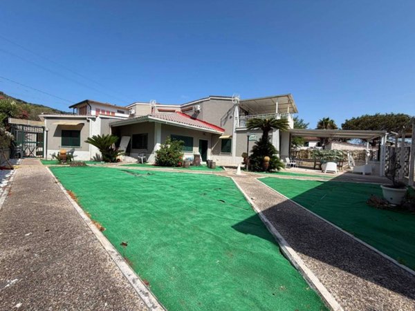 casa indipendente in vendita a Castellabate in zona Ogliastro Marina