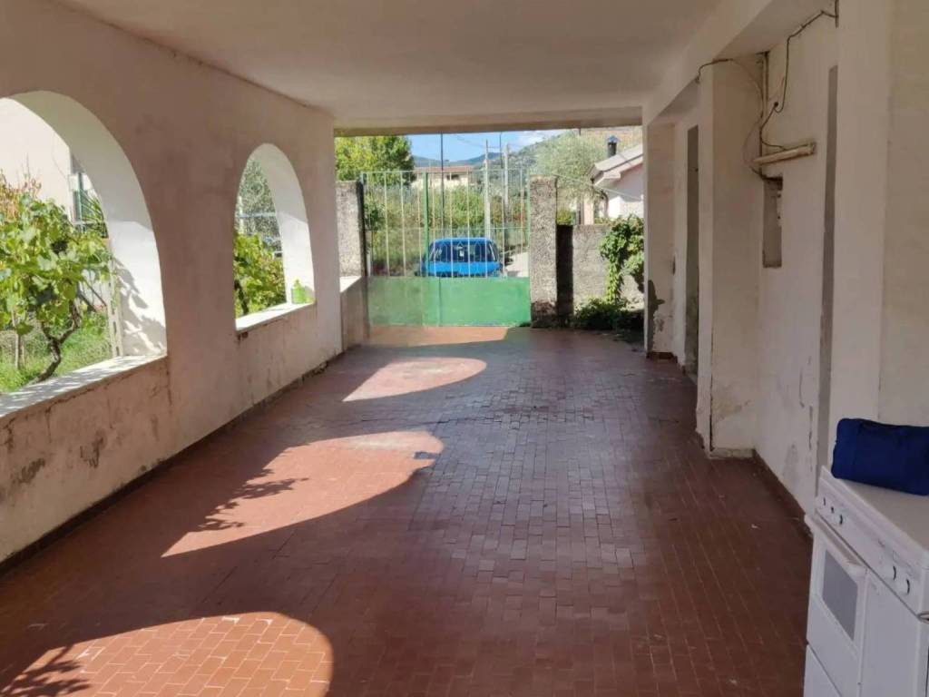 casa indipendente in vendita a Castelnuovo Cilento in zona Velina