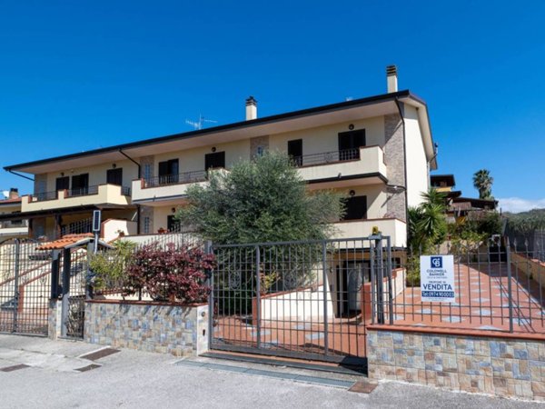 casa indipendente in vendita a Castelnuovo Cilento in zona Velina