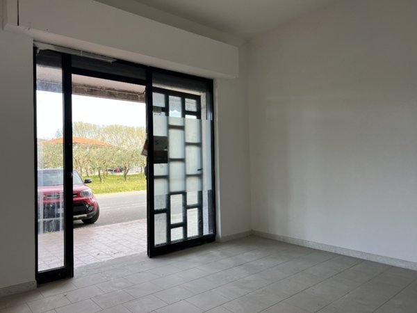 locale commerciale in vendita a Castelnuovo Cilento in zona Velina