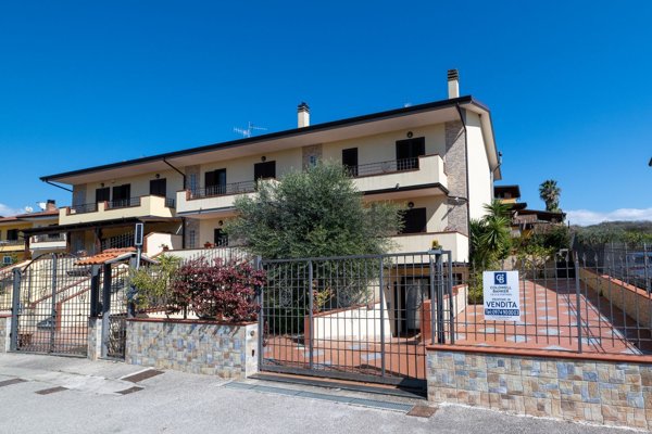 casa indipendente in vendita a Castelnuovo Cilento in zona Velina