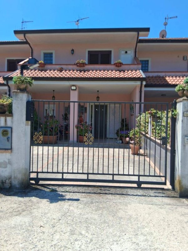casa indipendente in vendita a Castelnuovo Cilento