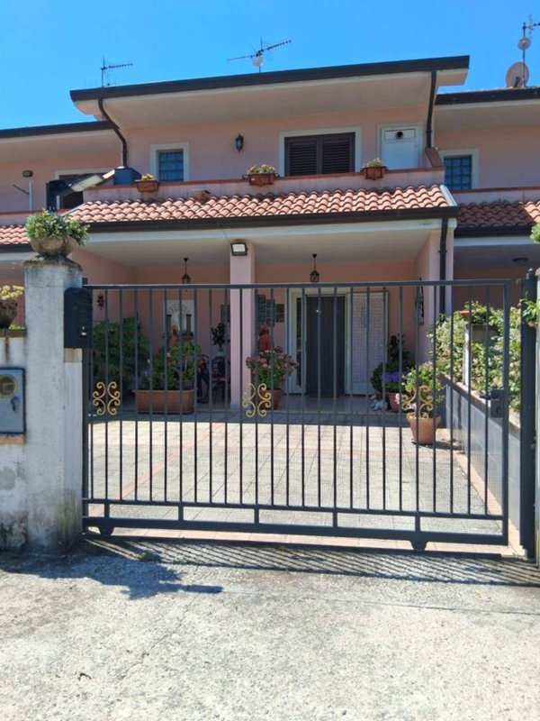 casa indipendente in vendita a Castelnuovo Cilento