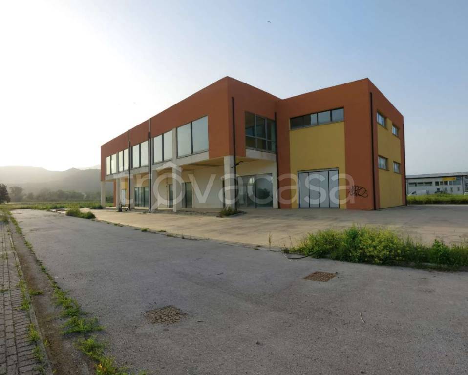 negozio in vendita a Castelnuovo Cilento