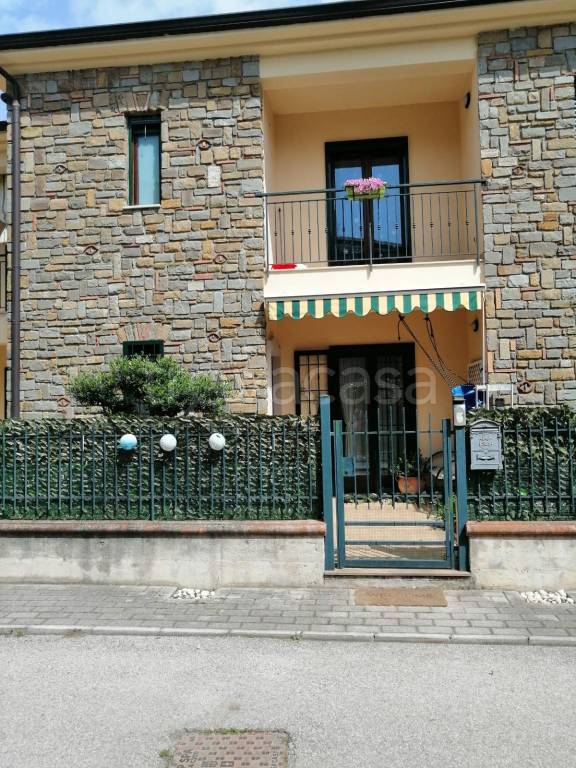 casa indipendente in vendita a Castelnuovo Cilento