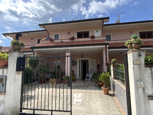 casa indipendente in vendita a Castelnuovo Cilento in zona Velina