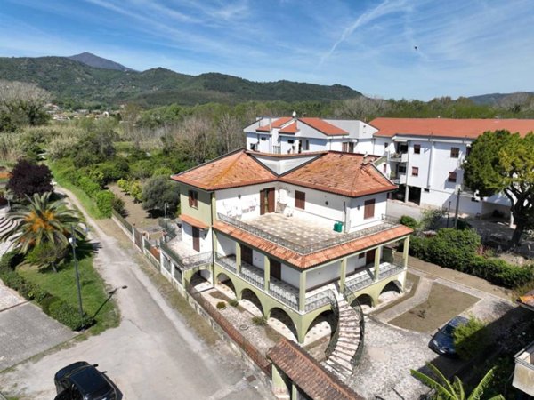 casa indipendente in vendita a Castelnuovo Cilento in zona Velina