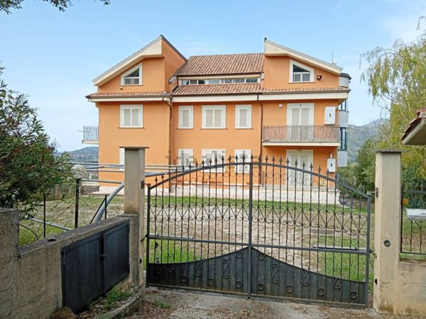 appartamento in vendita a Castelnuovo Cilento in zona Velina