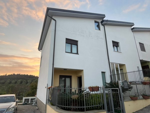 casa indipendente in vendita a Castelnuovo Cilento