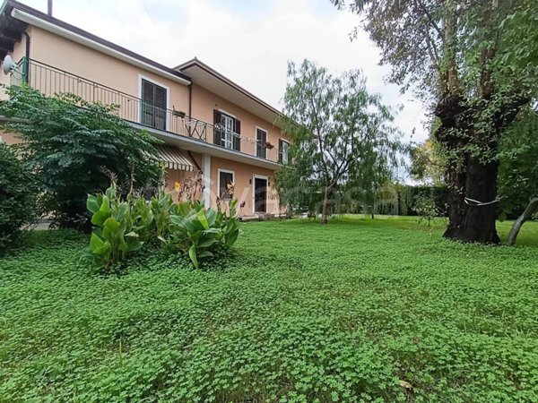 casa indipendente in vendita a Castelnuovo Cilento in zona Velina