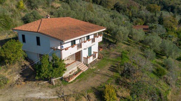 casa indipendente in vendita a Castelnuovo Cilento in zona Velina