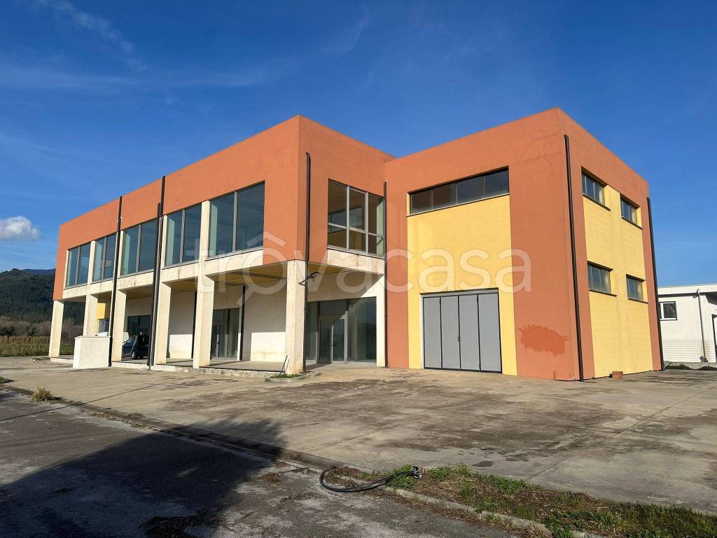 locale commerciale in vendita a Castelnuovo Cilento in zona Velina