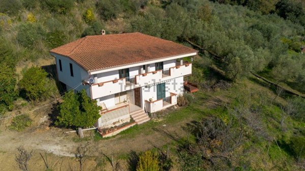 casa indipendente in vendita a Castelnuovo Cilento in zona Velina