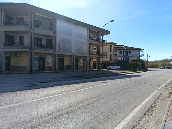 locale commerciale in vendita a Castelnuovo Cilento in zona Velina
