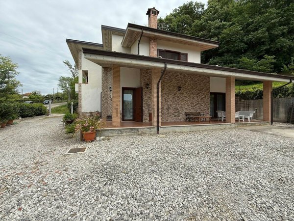 casa indipendente in vendita a Castelnuovo Cilento