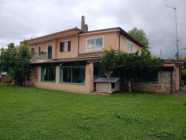 casa indipendente in vendita a Castelnuovo Cilento