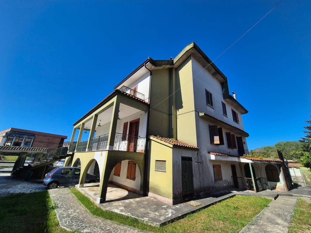 casa indipendente in vendita a Castelnuovo Cilento in zona Velina
