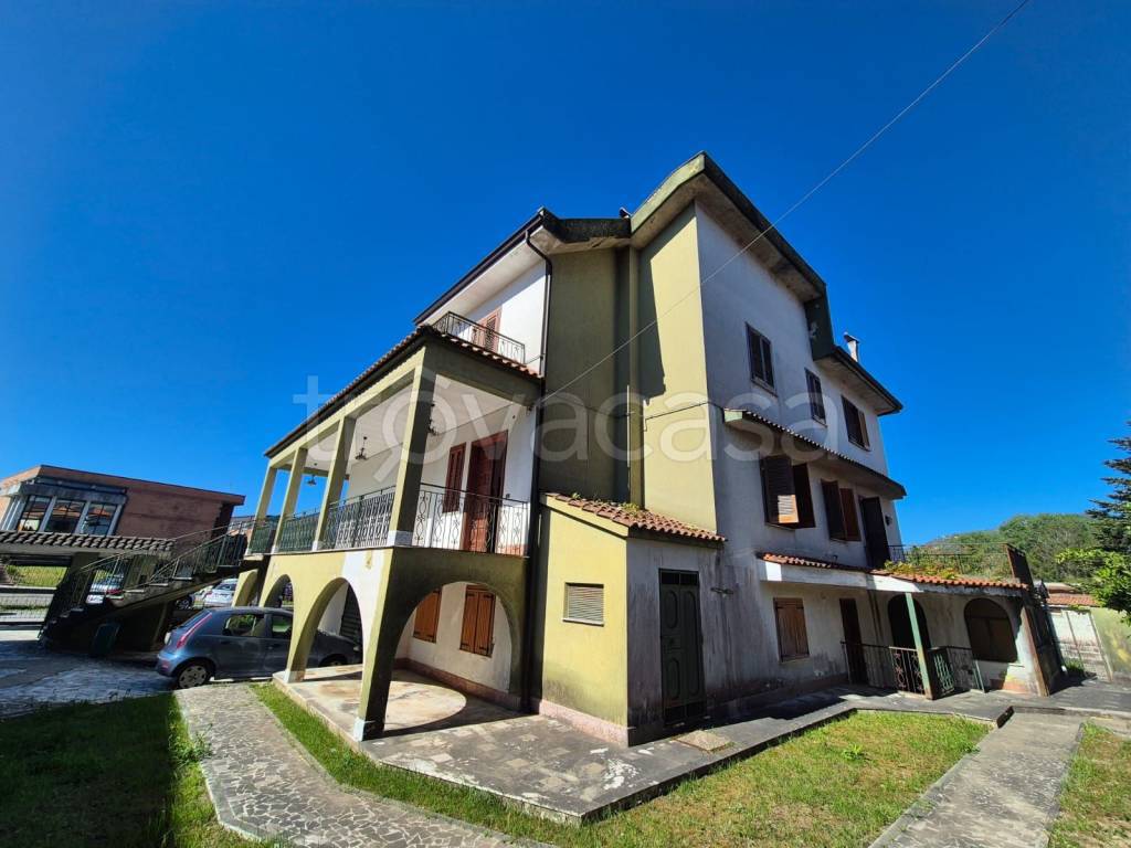 casa indipendente in vendita a Castelnuovo Cilento in zona Velina