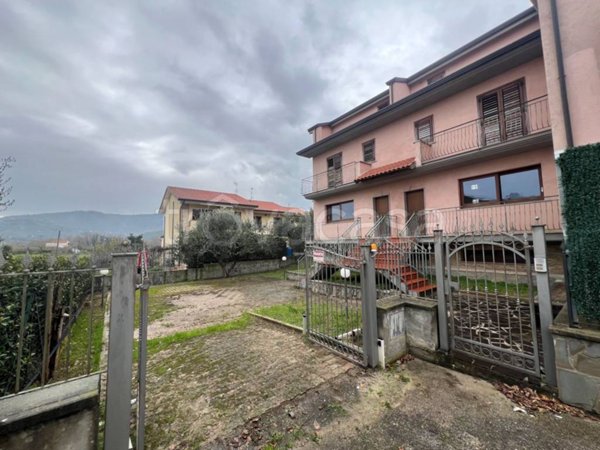 casa indipendente in vendita a Castelnuovo Cilento in zona Velina