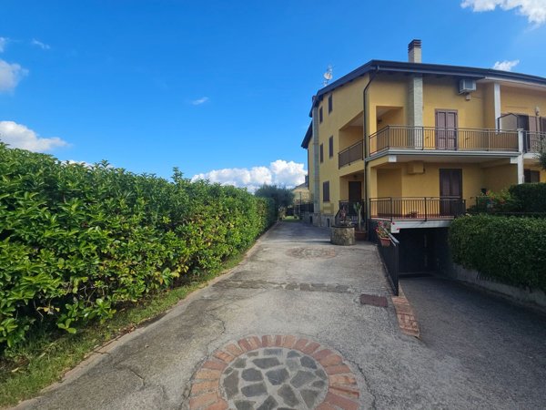 casa indipendente in vendita a Castelnuovo Cilento in zona Velina