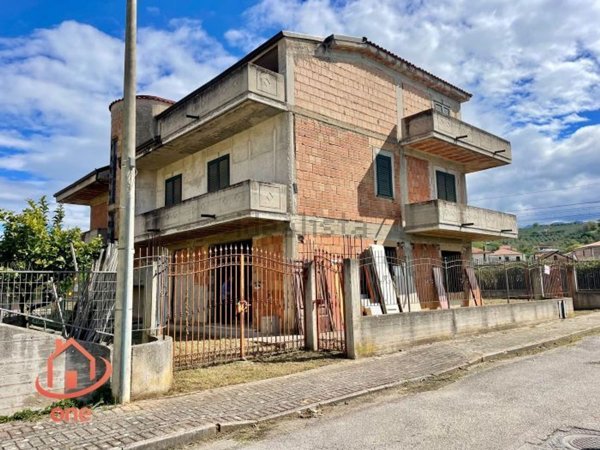 casa indipendente in vendita a Castelnuovo Cilento in zona Velina